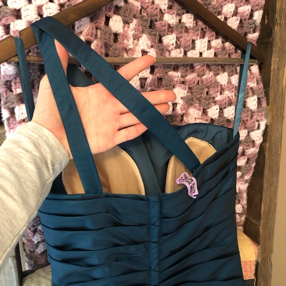 Gorgeous formal gown - Picture 4 of 8